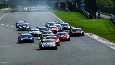 The mixed vehicle field provides for exciting overtaking maneuvers.