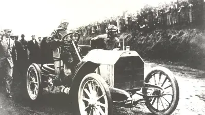 Camille Jenatzy in the Gordon Bennett race in Ireland (1903).